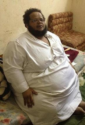 سعودي يتجاوز وزنه 375 كجم يستعين بالدفاع المدني لصعود غرفته!